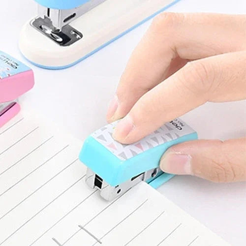 Deli Creative Stationery Geometry Stapler Colorful Fashion Stapler School Office Supplies Small, Size: 4.9*2.2cm, Random Color Delivery, 4.9x2.2cm