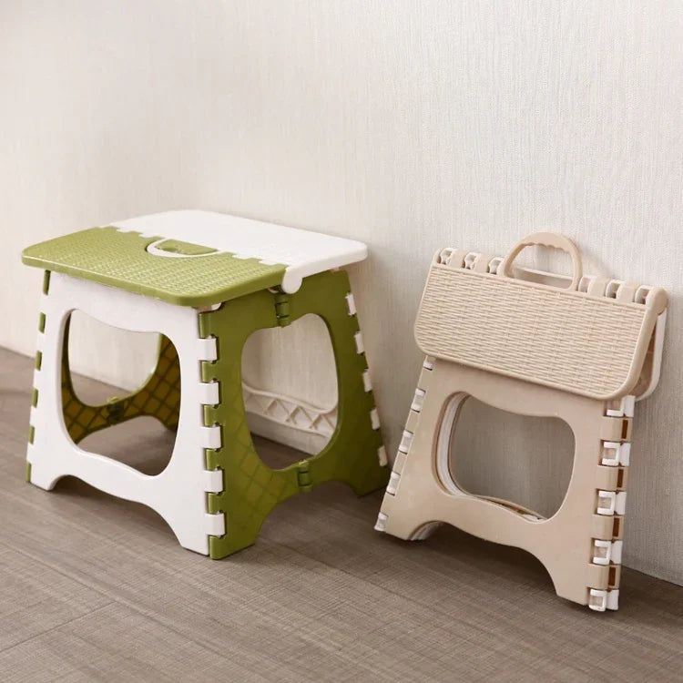 Outdoor Portable Sitting Plastic Folding Stool Fishing Useful Stool, Random Color Delivery, 1751