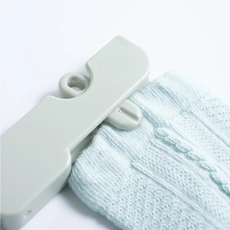 Foldable Clothes Hanger Drying Rack with 4 Hidden Clips for Home / Travel, Random Color Delivery, Foldable Clothes Hanger